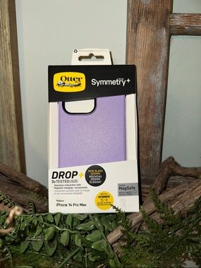 Otterbox symmetry MagSafe iPhone 14 Pro Max case